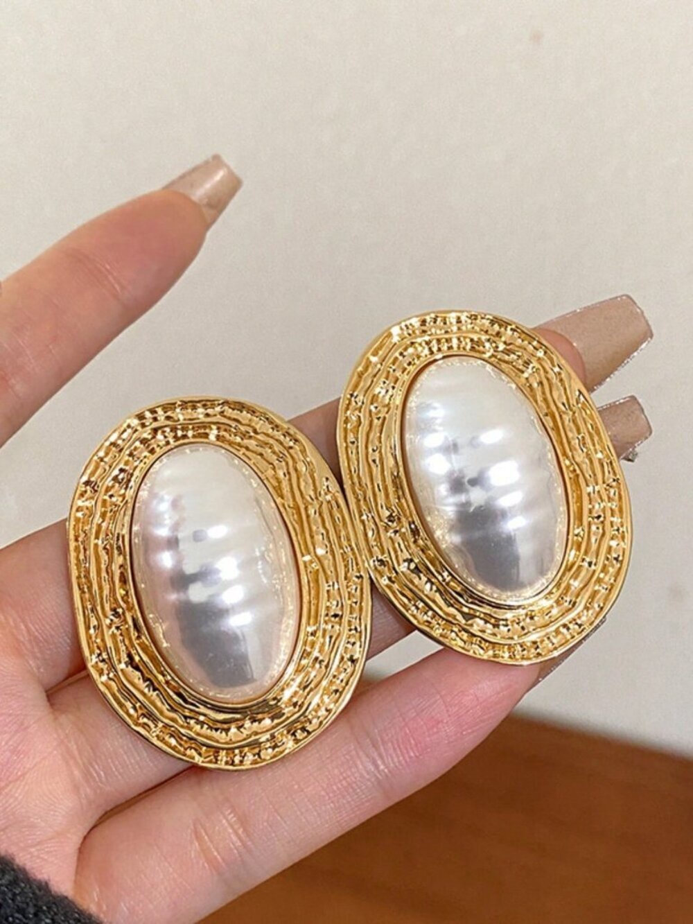 Gold Casual Women's Metal Asymmetrical Ruched Striped Ellipse Pearl Earrings